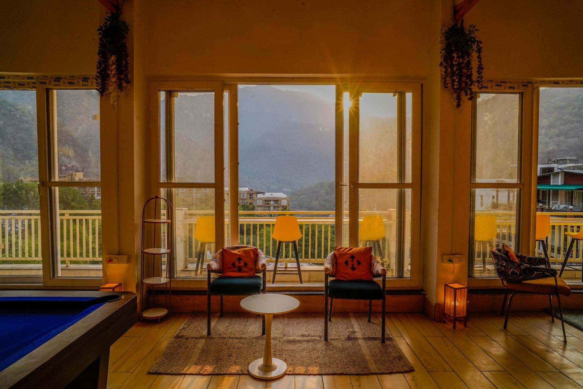 Хостел Hide-In Rishikesh, Laxman Jhula Экстерьер фото