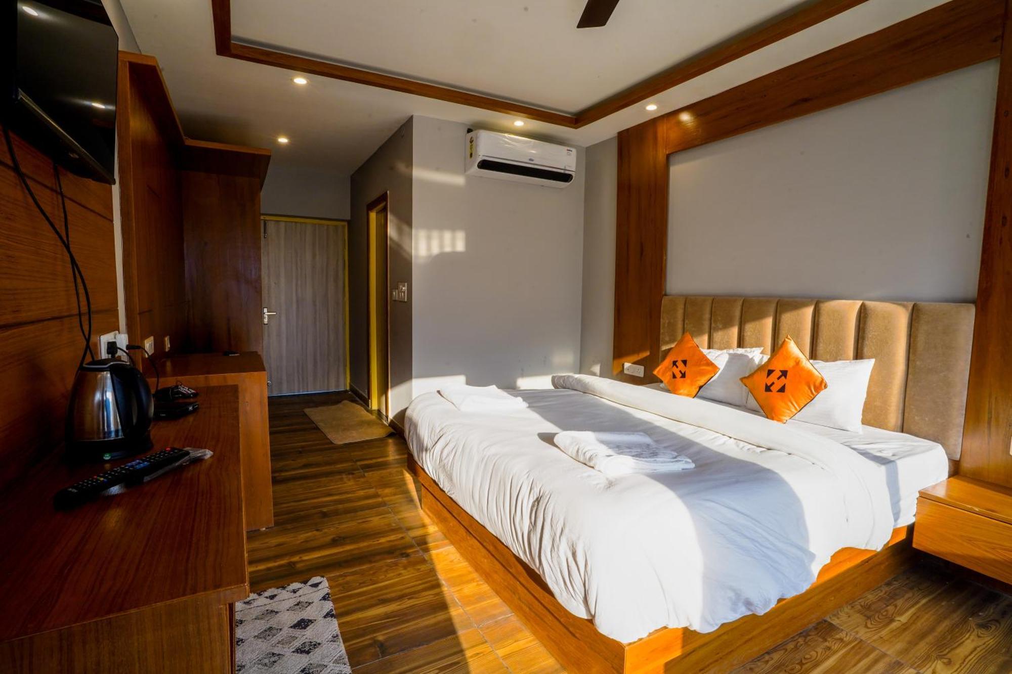 Хостел Hide-In Rishikesh, Laxman Jhula Экстерьер фото