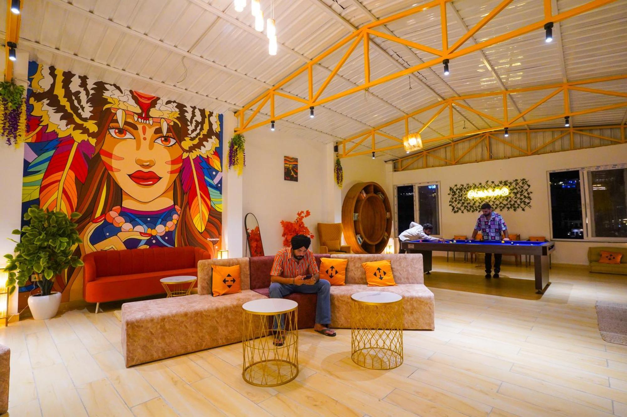 Хостел Hide-In Rishikesh, Laxman Jhula Экстерьер фото