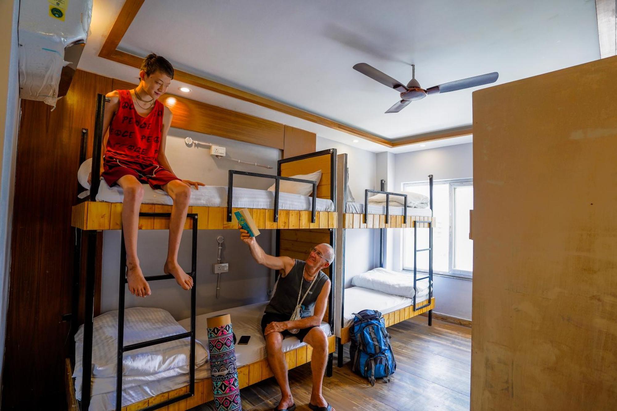 Хостел Hide-In Rishikesh, Laxman Jhula Экстерьер фото