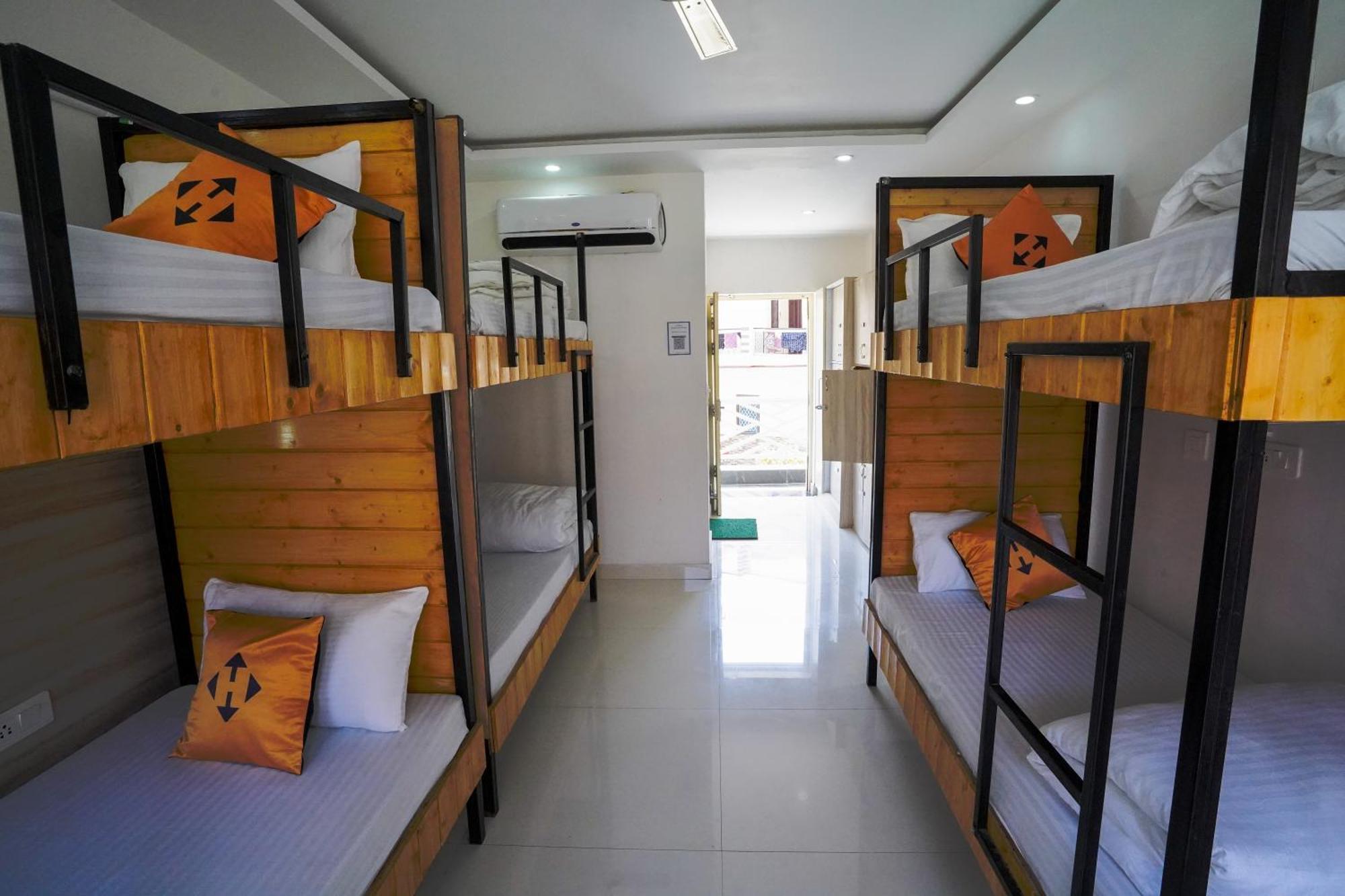Хостел Hide-In Rishikesh, Laxman Jhula Экстерьер фото