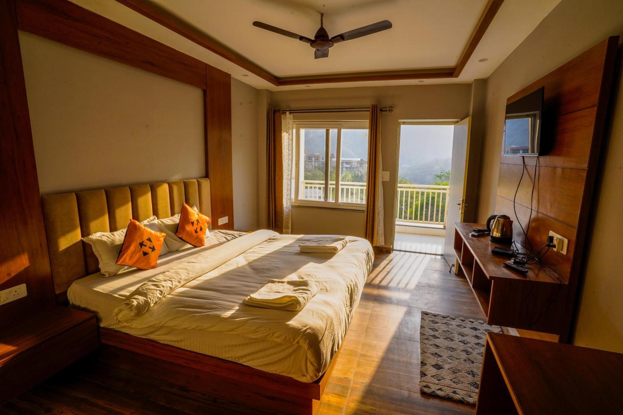 Хостел Hide-In Rishikesh, Laxman Jhula Экстерьер фото