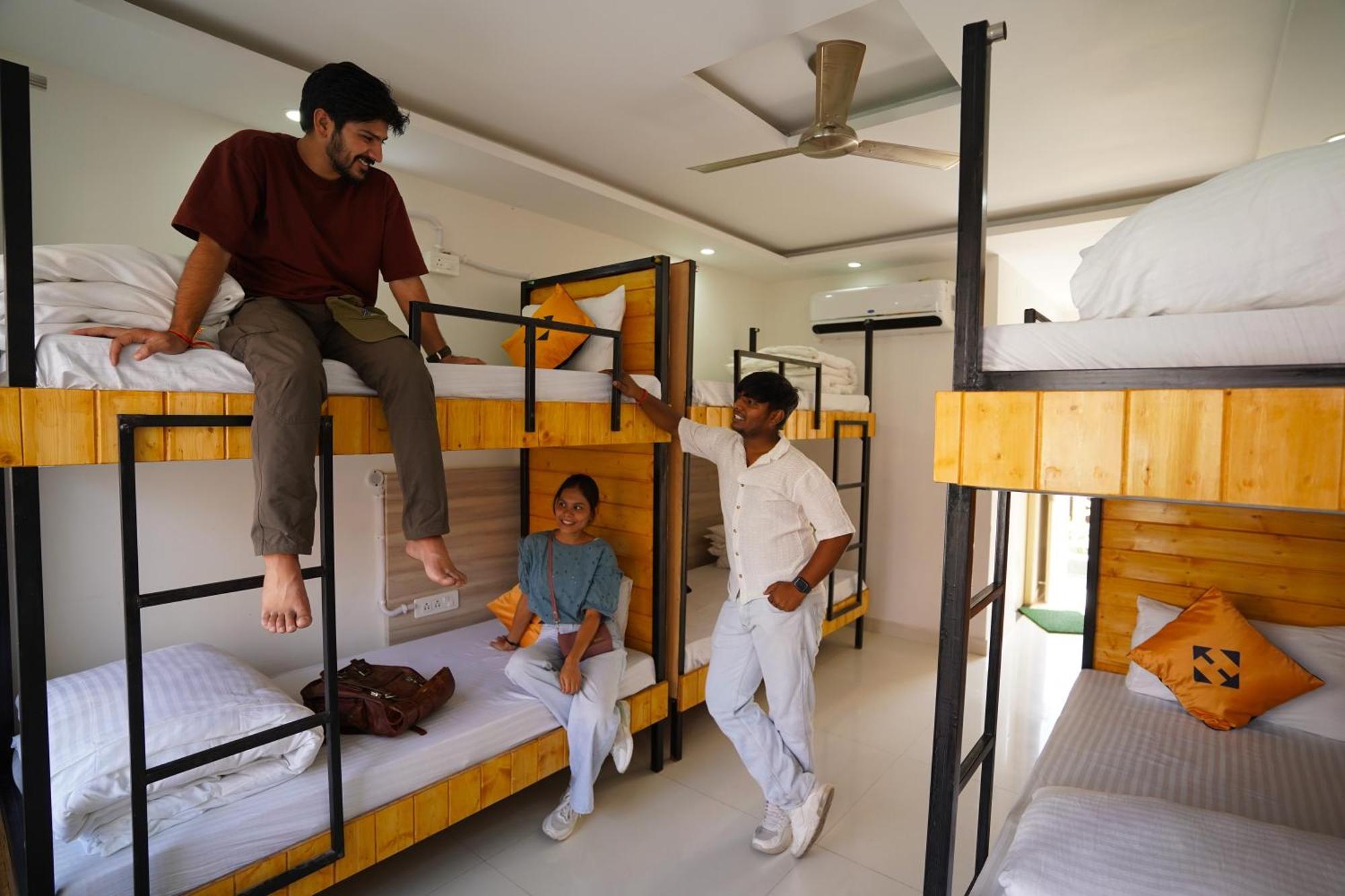 Хостел Hide-In Rishikesh, Laxman Jhula Экстерьер фото