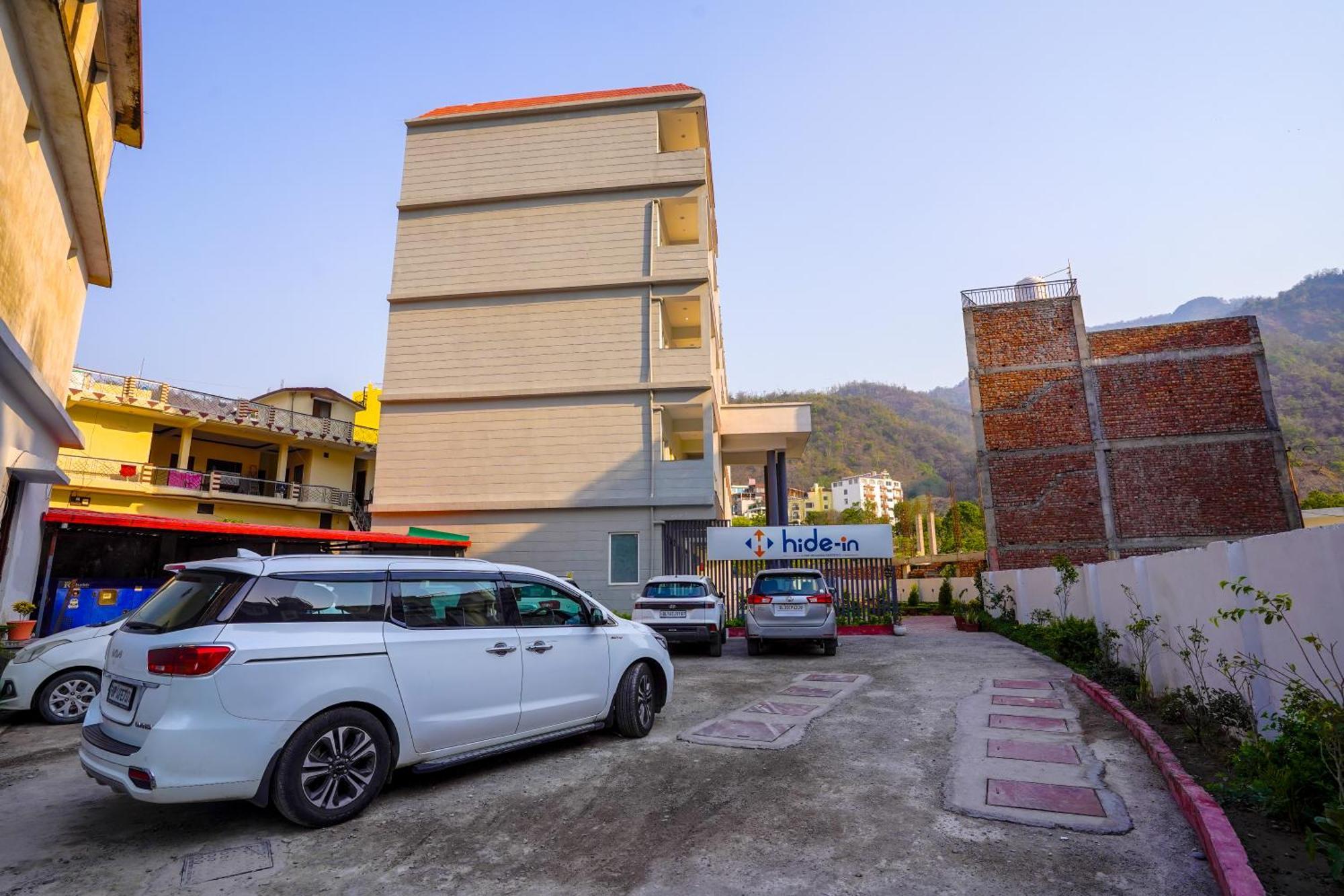 Хостел Hide-In Rishikesh, Laxman Jhula Экстерьер фото