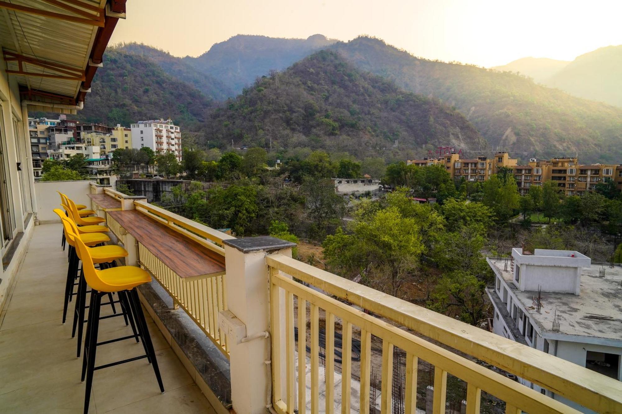 Хостел Hide-In Rishikesh, Laxman Jhula Экстерьер фото
