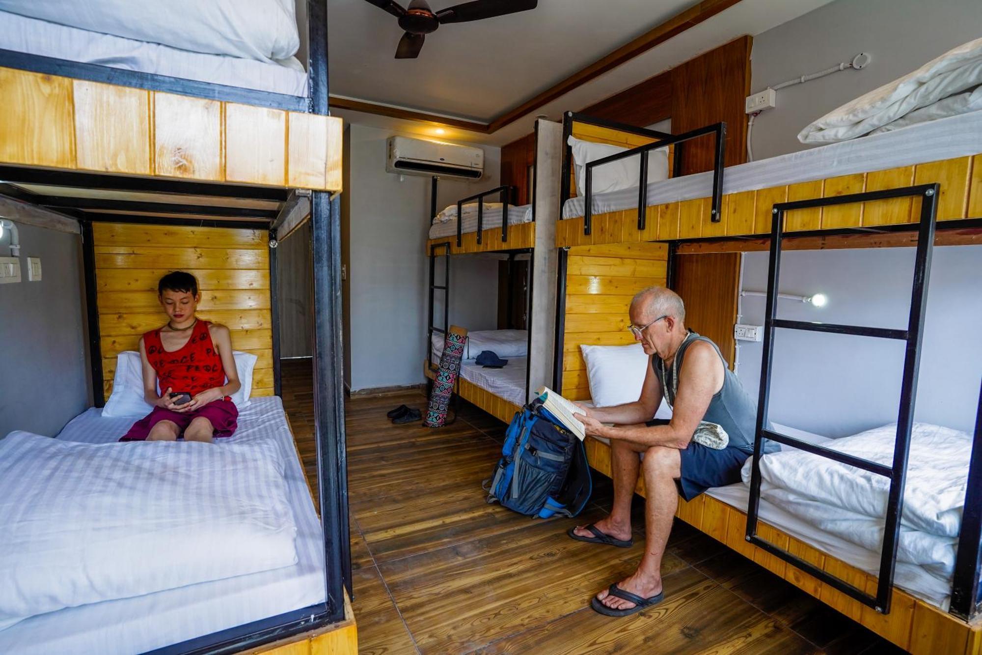 Хостел Hide-In Rishikesh, Laxman Jhula Экстерьер фото