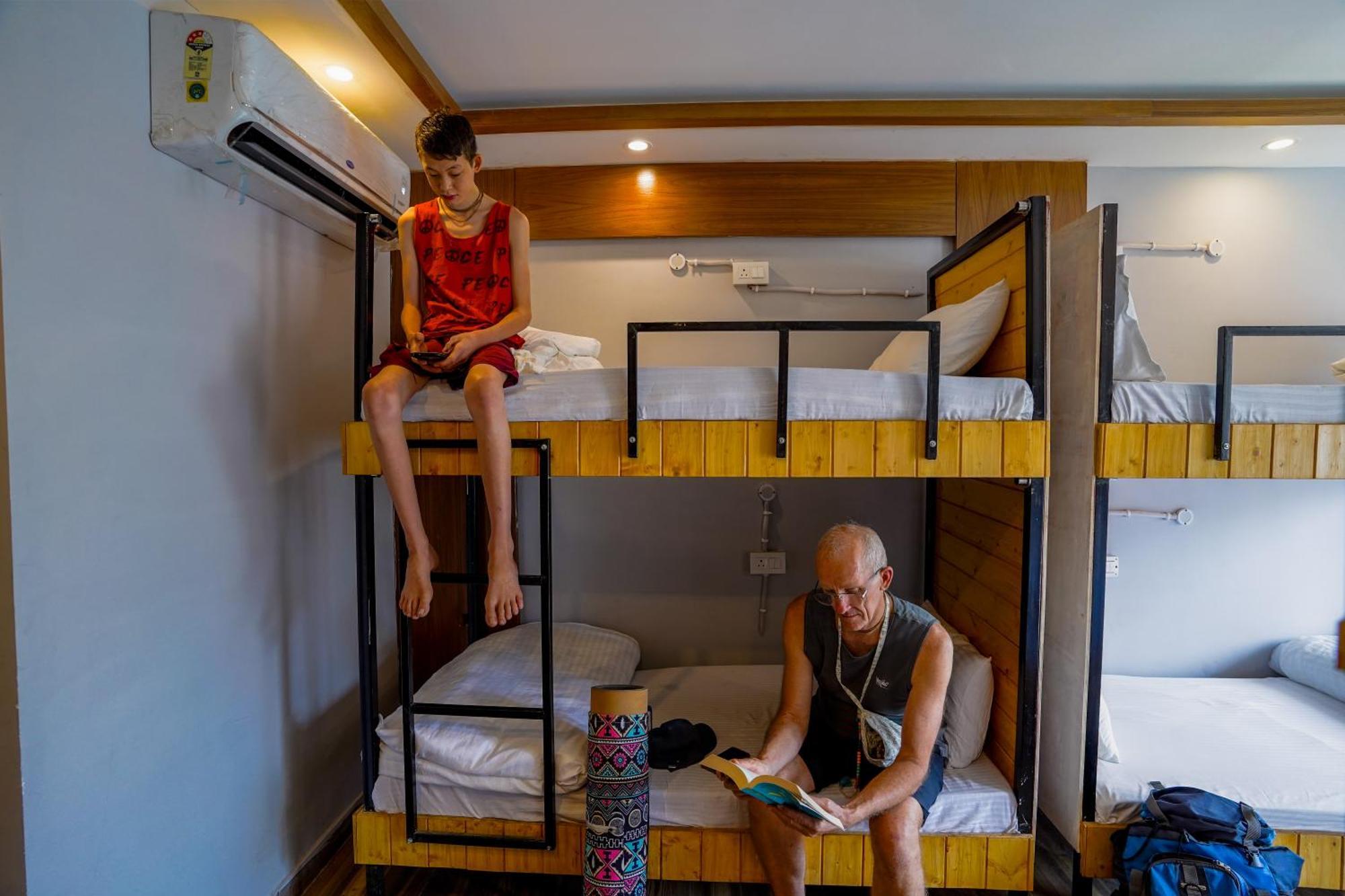 Хостел Hide-In Rishikesh, Laxman Jhula Экстерьер фото
