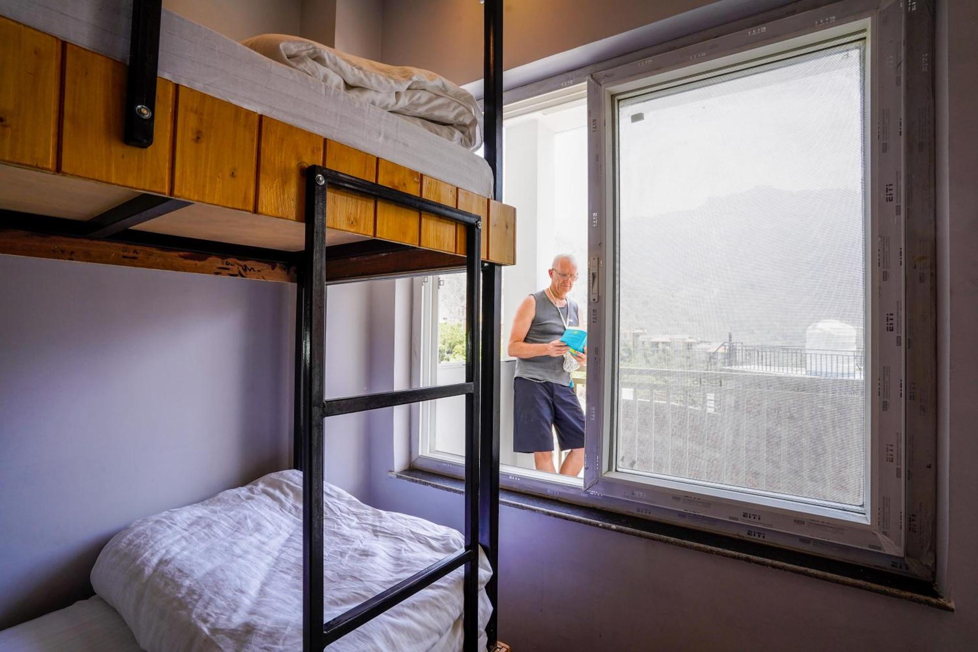 Хостел Hide-In Rishikesh, Laxman Jhula Экстерьер фото