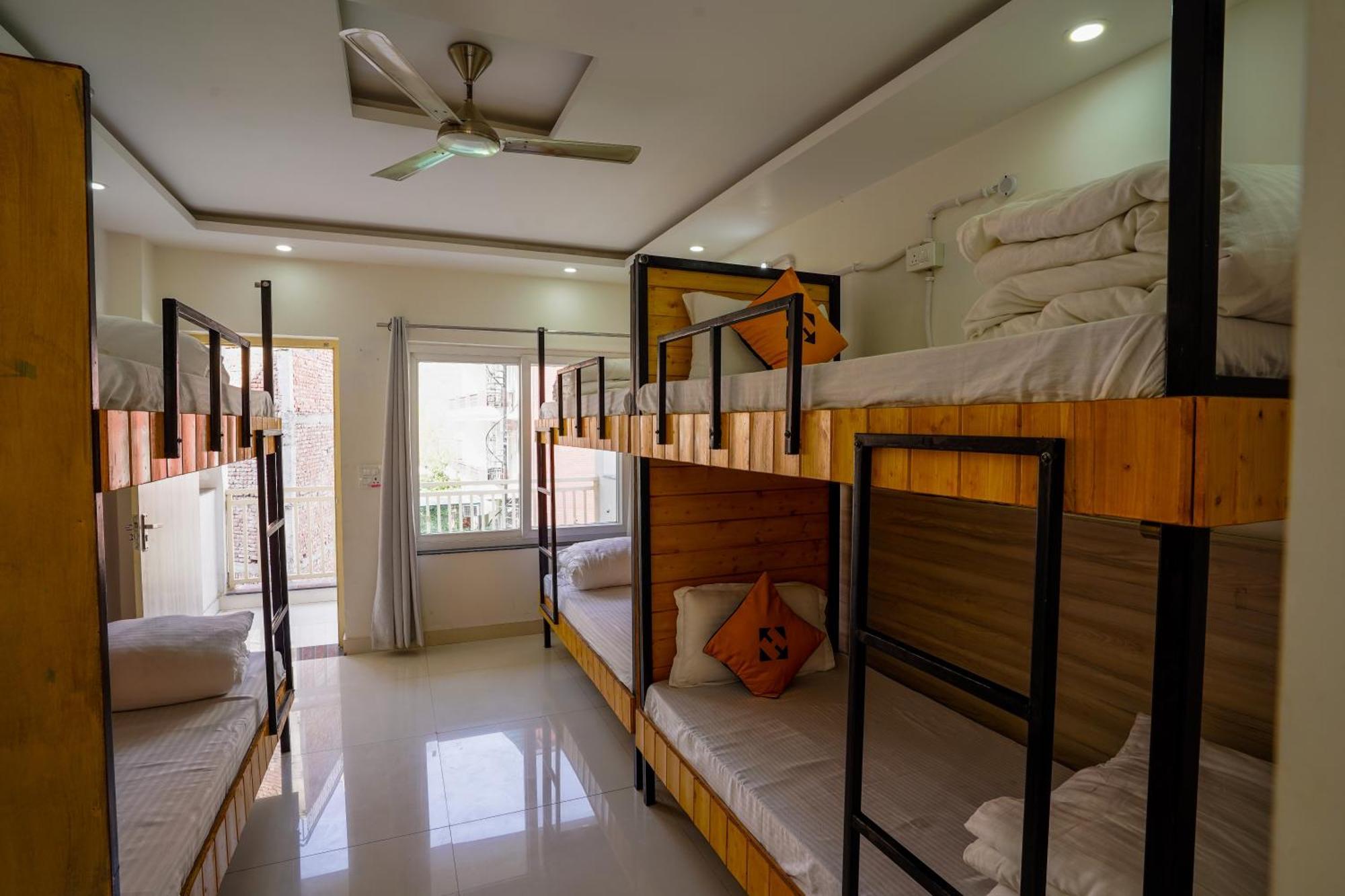Хостел Hide-In Rishikesh, Laxman Jhula Экстерьер фото