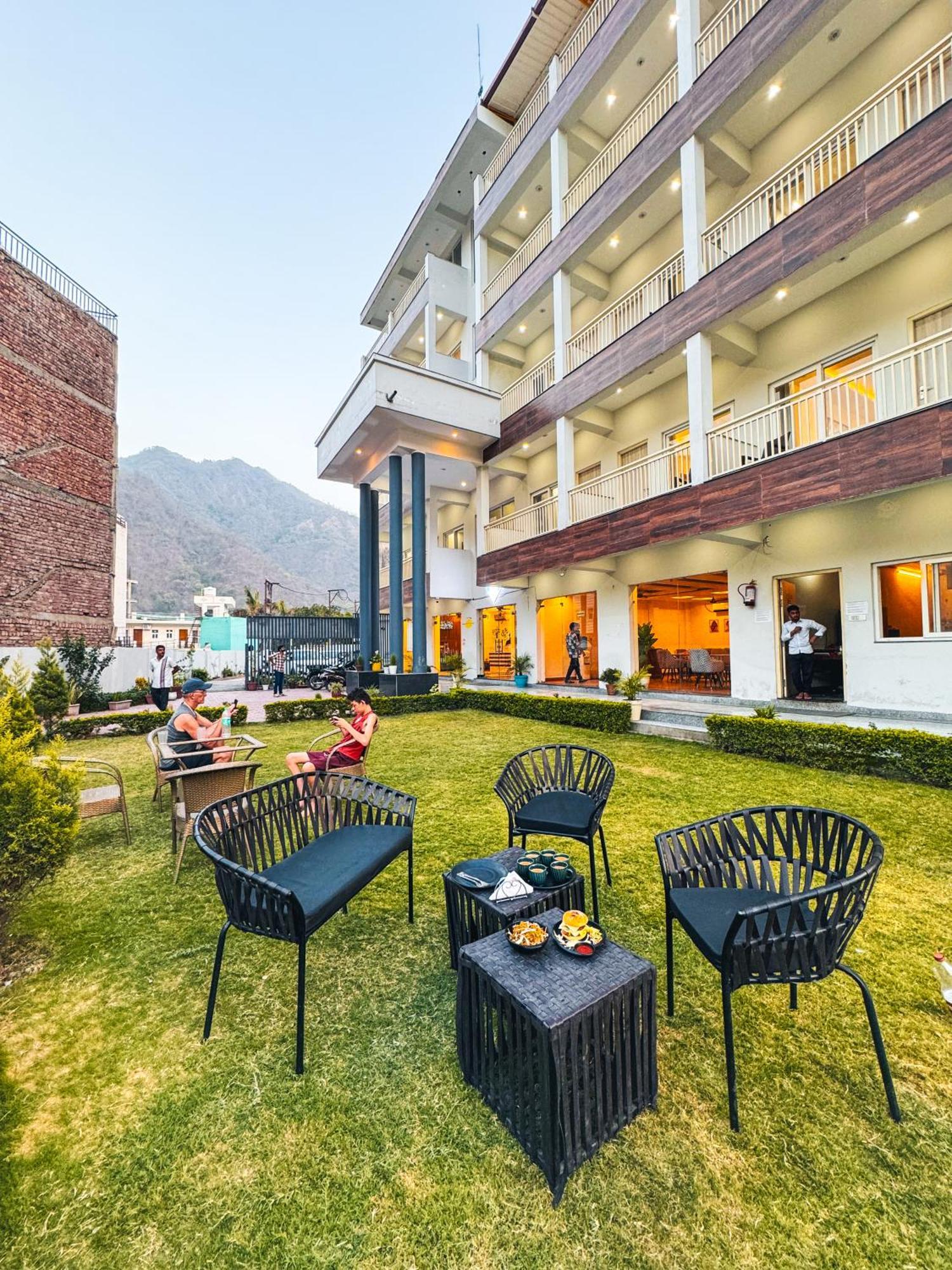 Хостел Hide-In Rishikesh, Laxman Jhula Экстерьер фото