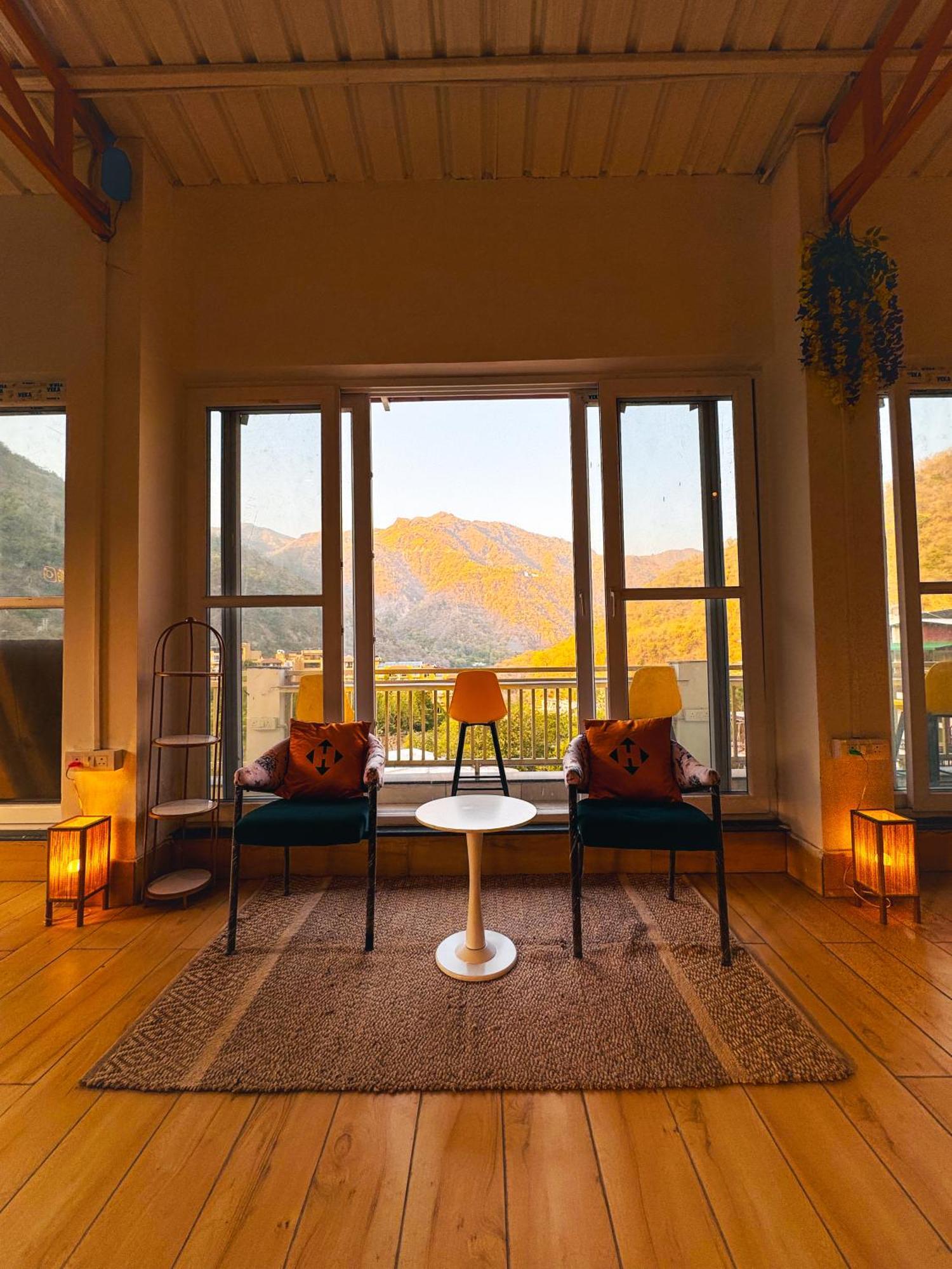 Хостел Hide-In Rishikesh, Laxman Jhula Экстерьер фото